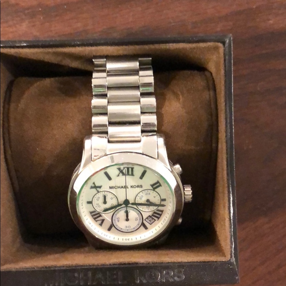 Watch - Picture 2 of 4